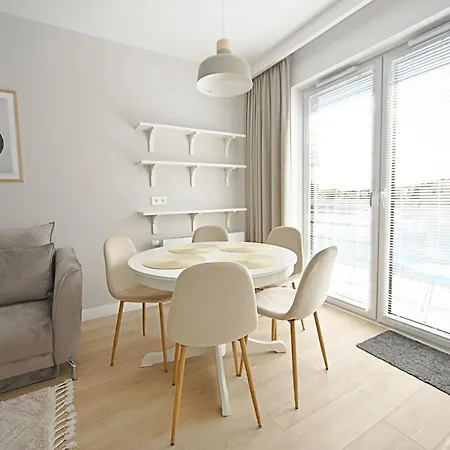 Appartement Beige 3city With Parking In By Renters *