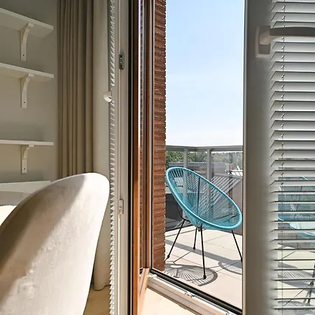 Beige 3city With Parking In By Renters Appartement *