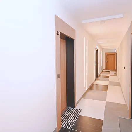 Appartement Beige 3city With Parking In By Renters