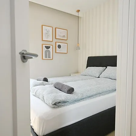 Beige 3city With Parking In By Renters Appartement *